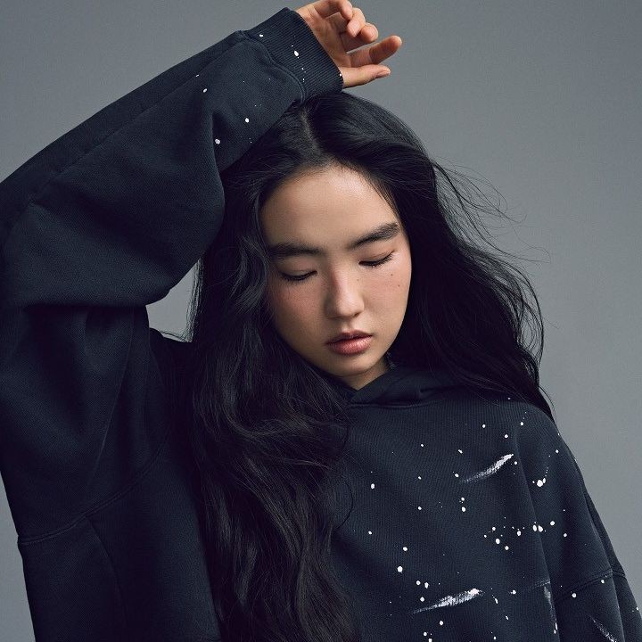 BTS - WORLD TOUR 'ARIRANG' Hoodie (Black) merchandise — detail 14 of 27