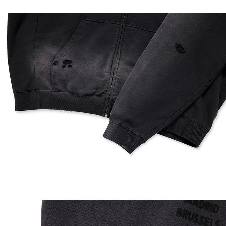 BTS - WORLD TOUR 'ARIRANG' Zip-up Hoodie (Charcoal) merchandise — detail 7 of 25