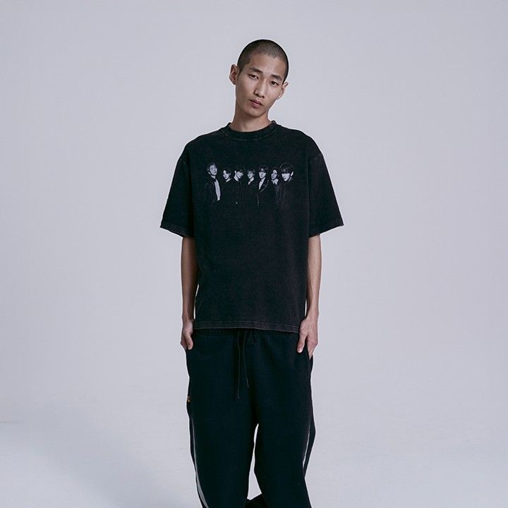 BTS - WORLD TOUR 'ARIRANG' S/S Photo T-Shirt (Black) merchandise — detail 8 of 20