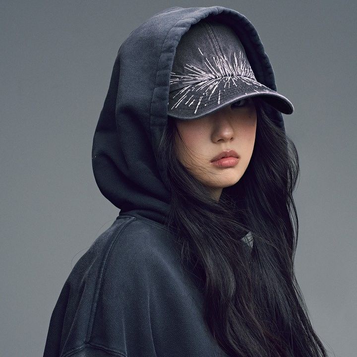 BTS - WORLD TOUR 'ARIRANG' Hoodie (Black) merchandise — detail 17 of 27