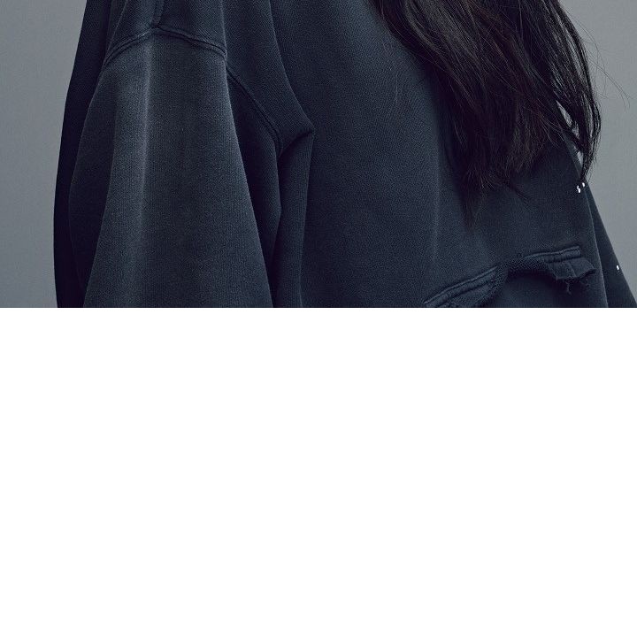BTS - WORLD TOUR 'ARIRANG' Hoodie (Black) merchandise — detail 18 of 27