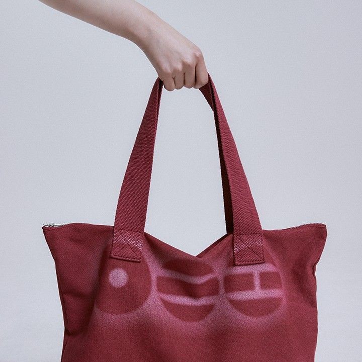 BTS - WORLD TOUR 'ARIRANG' Fabric Bag merchandise — detail 11 of 19